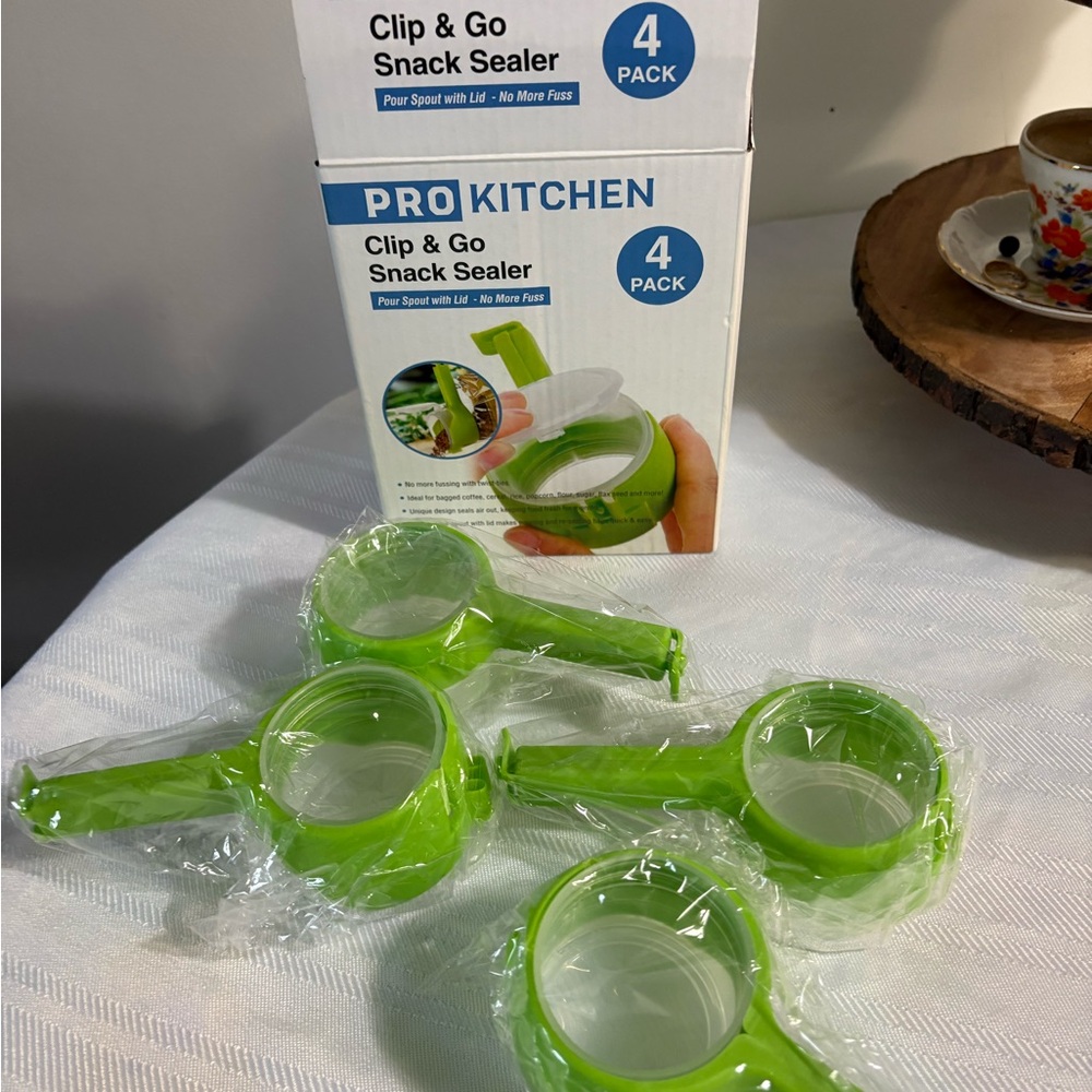 PRO KITCHEN clip and go snack sealer storage containers 4 pack green on the go